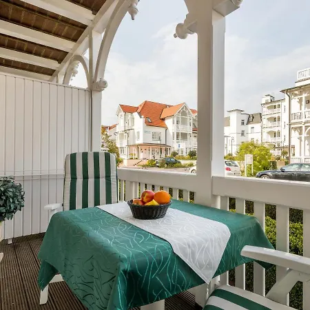 Jugendglueck - Gelbe Lilie בינץ