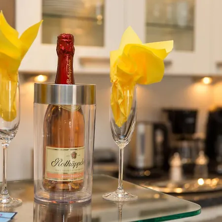 Jugendglueck - Gelbe Lilie דירה בינץ