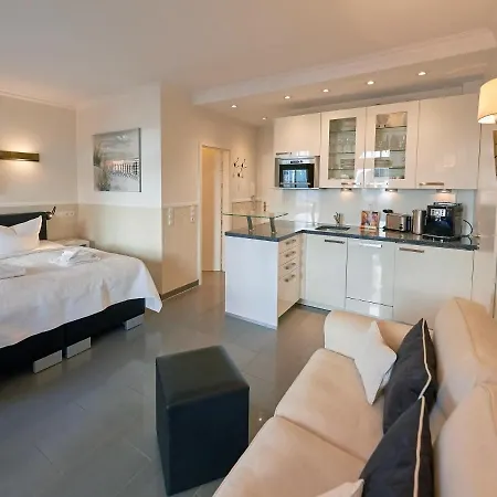 Jugendglueck - Gelbe Lilie *